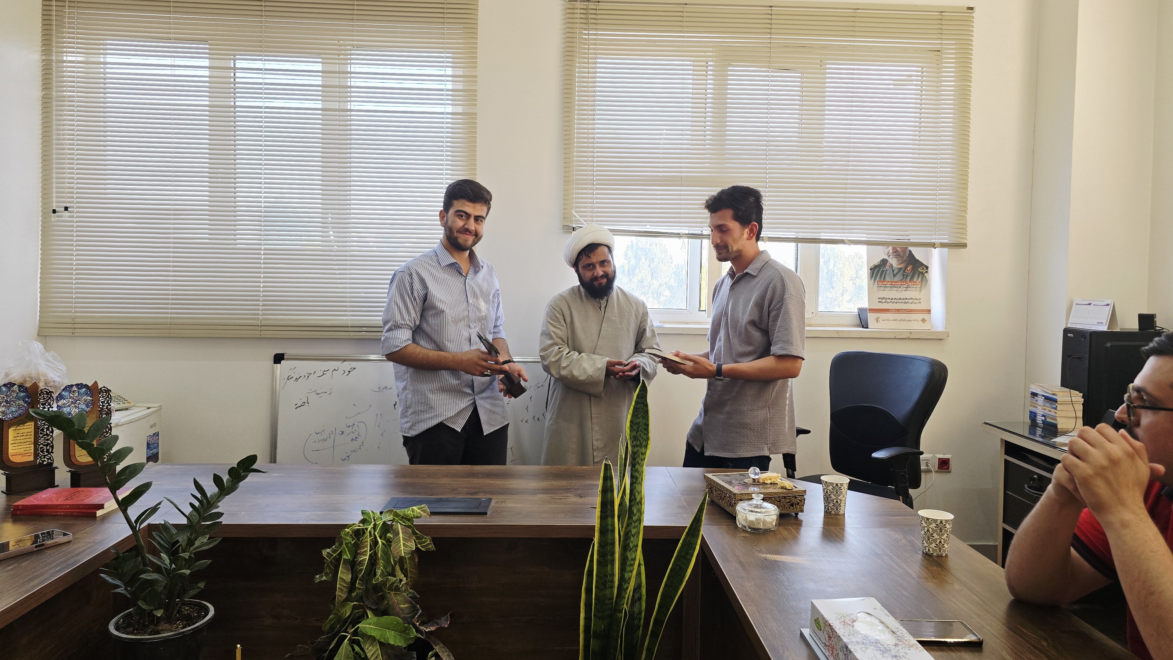 تقدیر از دانشجویان فارغ التحصیل هیئت زوار الزهرا(س)