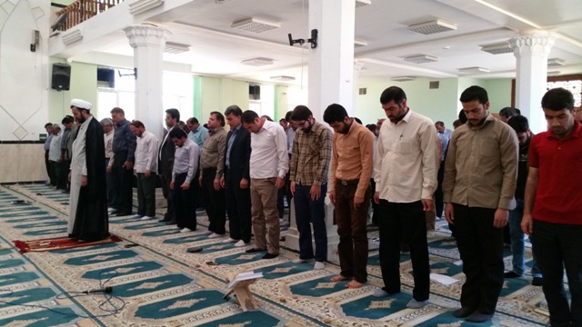 آغاز برگزاری نماز جماعت در دانشگاه میبد